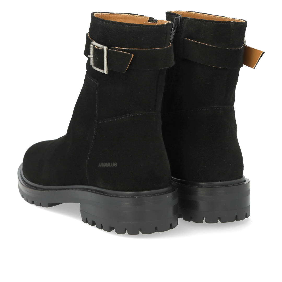 Stiefel mit dekorativem Schnallen-Detail
