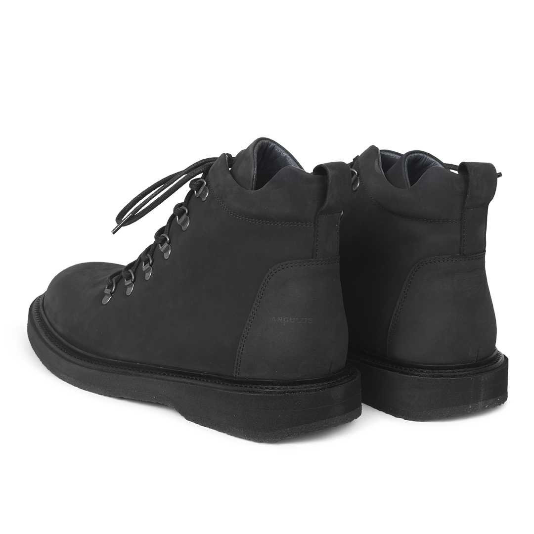 Schnürstiefel