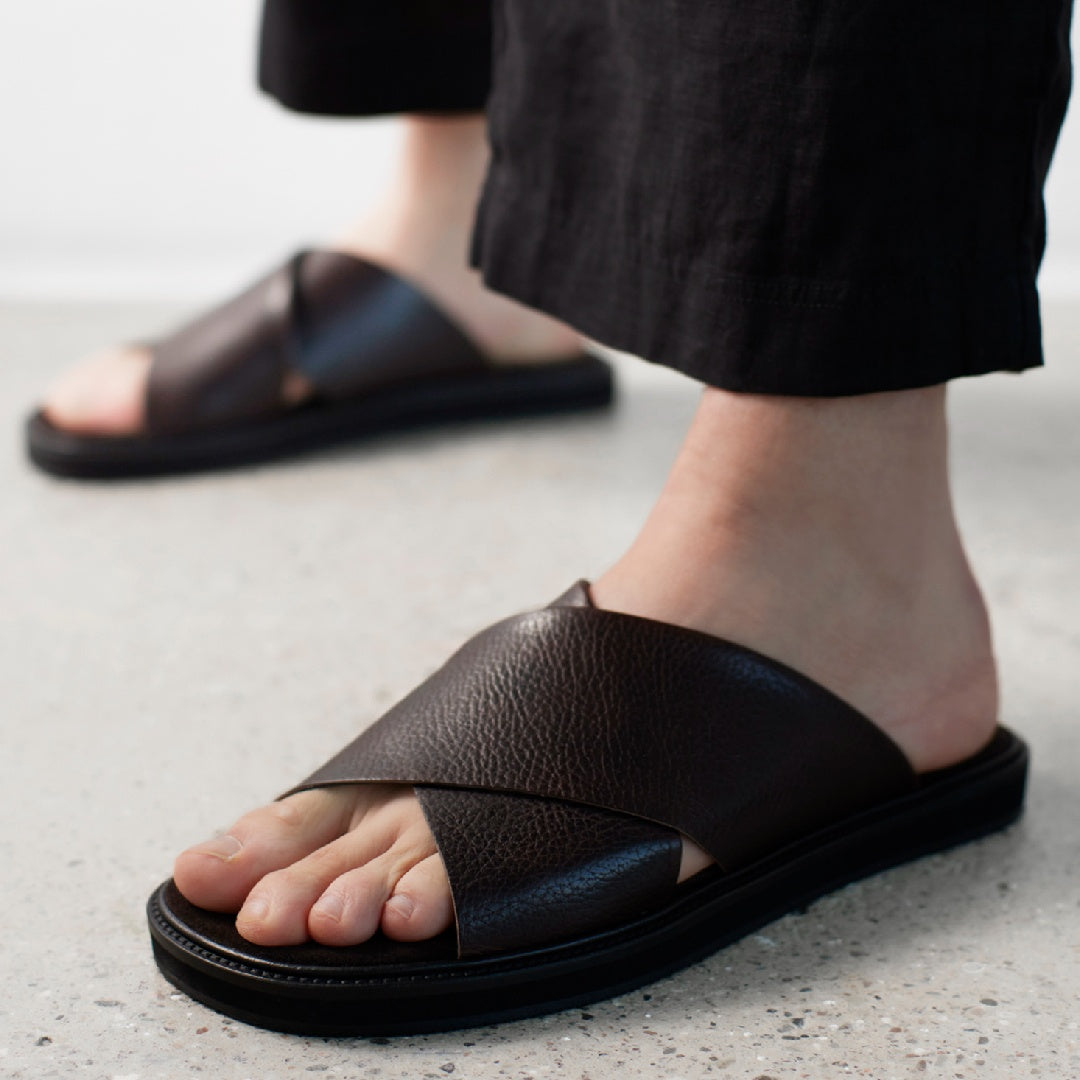 Slip-on Kreuzriemen-Ledersandale