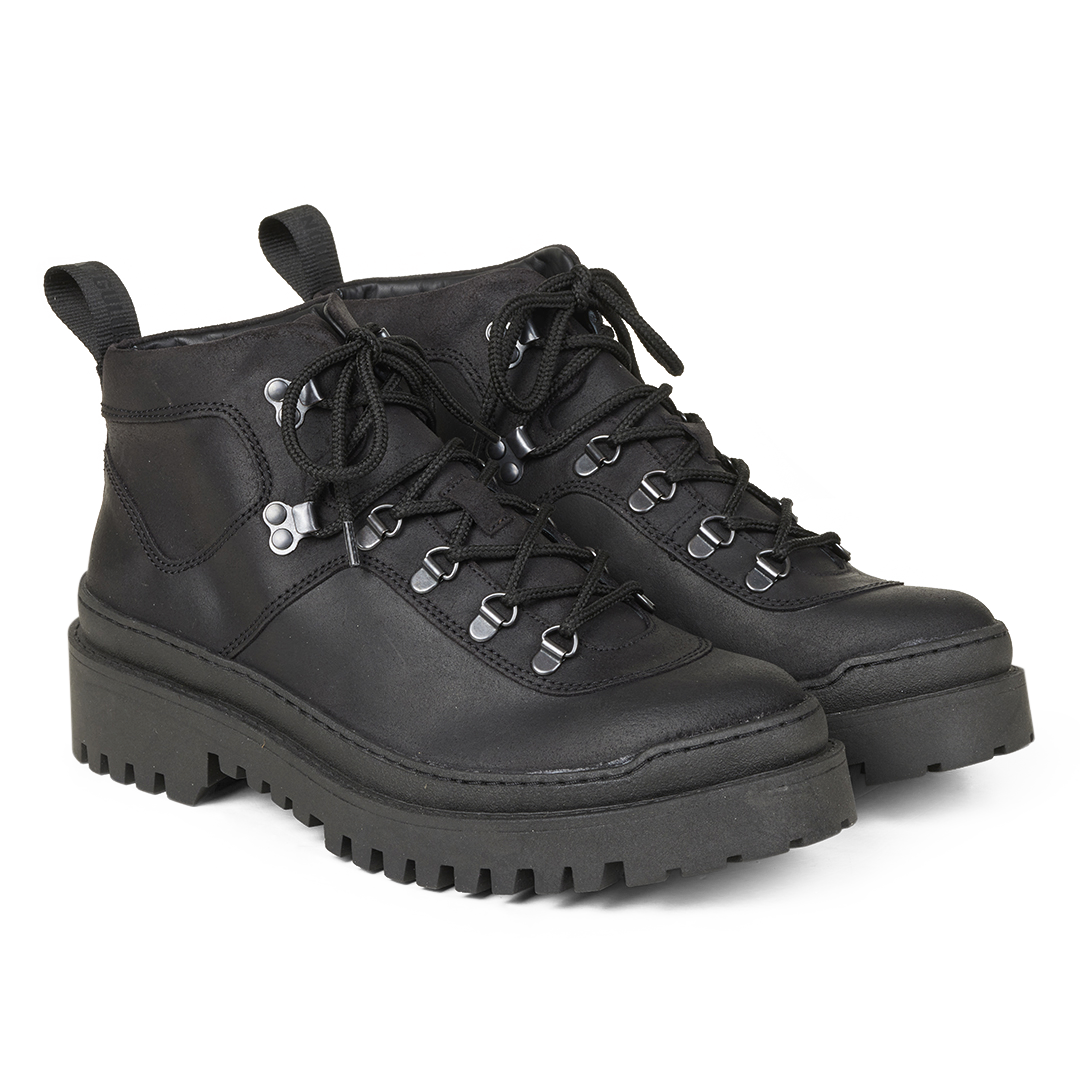 Schnürstiefel