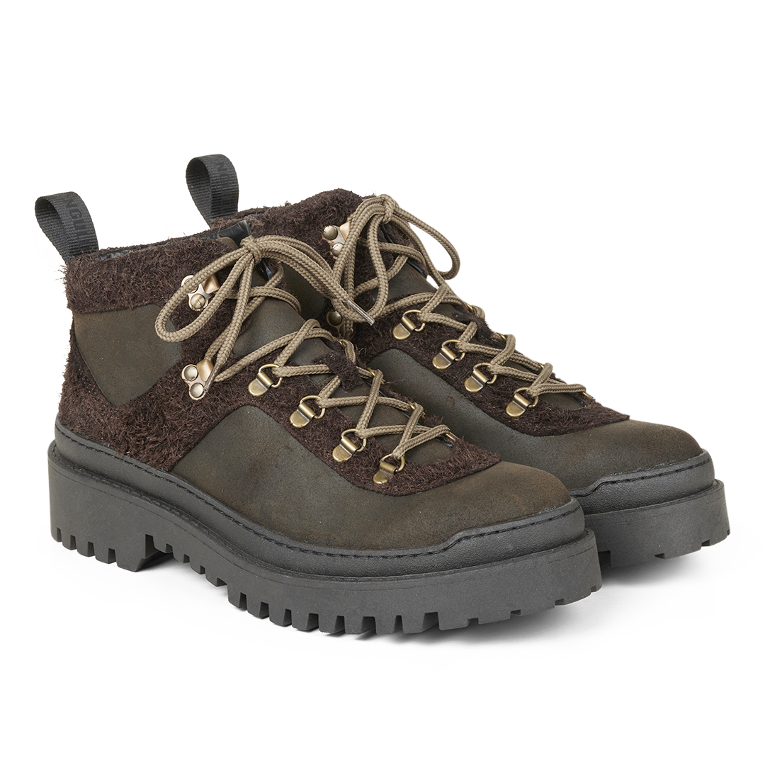 Schnürstiefel
