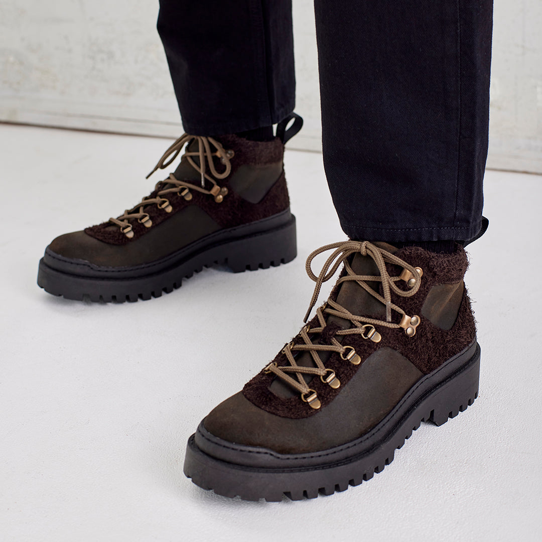 Schnürstiefel